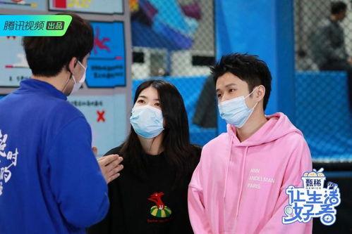 开启萌娃吃瓜模式视频,萌态百出笑料连连